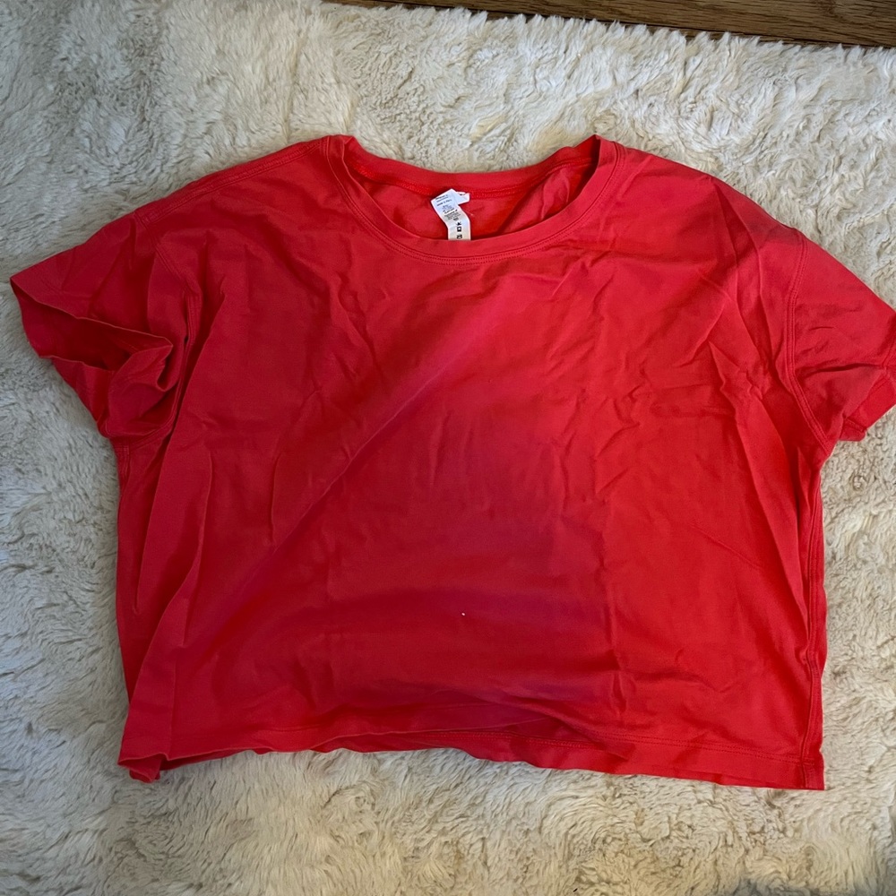 NWOT lulu cropped tee size 6